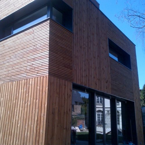 Photo en gros plan d'une maison en bois construite par TB'Home Architecteurs à Paris