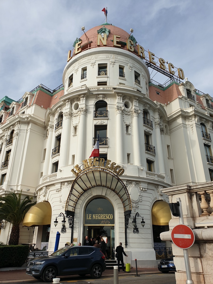 Photo couleurs de l'hôtel de Nice le Negresco en janvier 2020