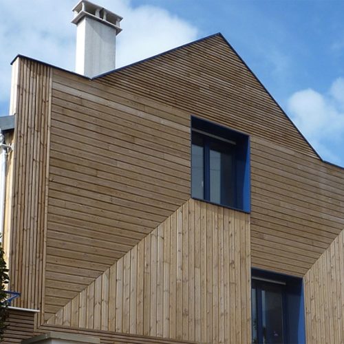Photo couleur d'une rénovation de maison contemporaine en bois réalisée par TB'Home Architecteurs