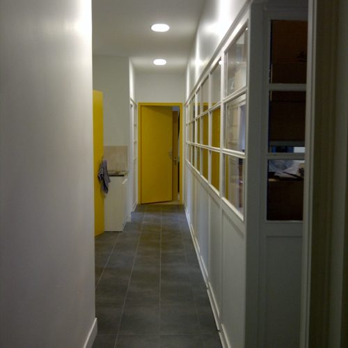 Couloir-interieur-batiment-professionnel